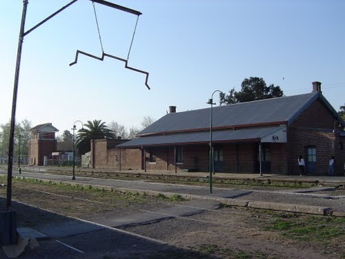 Anden y Estacion del Ferrocarril en Arroyo Seco, Santa Fe, Argentina