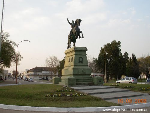 Gualeguay - Monumento a San Martin ( www.alepolvorines.com.ar ) 