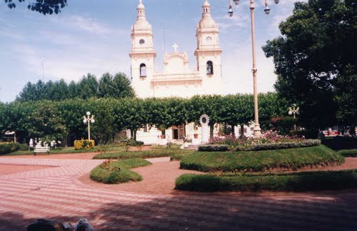 Iglesia. (25 de Mayo, Buenos Aires) 