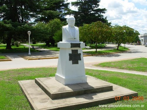 Chacabuco - Busto Sarmiento ( www.alepolvorines.com.ar ) 