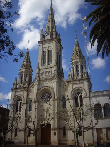 Iglesia de San Carlos de Bolívar.