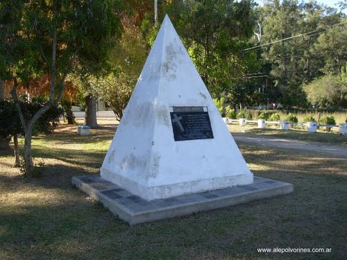 Coronda - Monumento Veteranos de Guerra ( www.alepolvorines.com.ar ) 