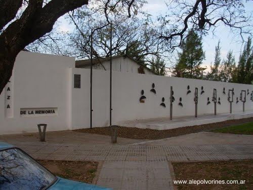 Baradero - Plaza de la Memoria ( www.alepolvorines.com.ar )