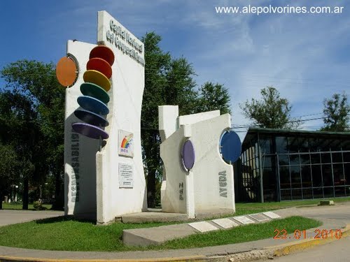 Sunchales - Monumento Cooperativismo ( www.alepolvorines.com.ar )