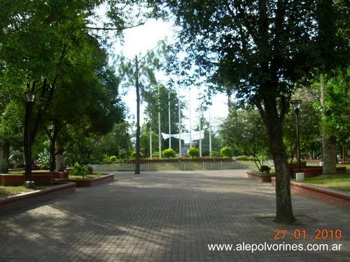 Famailla - Plaza ( www.alepolvorines.com.ar )