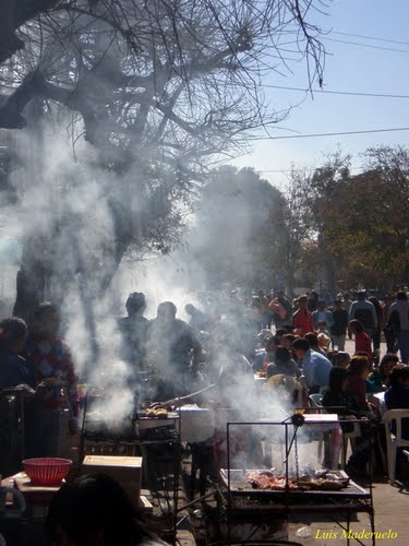 Decenas de parrillas en Feria de Simoca - Tucumán - Argentina