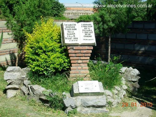 Frias - Monumento a la Biblia ( www.alepolvorines.com.ar )