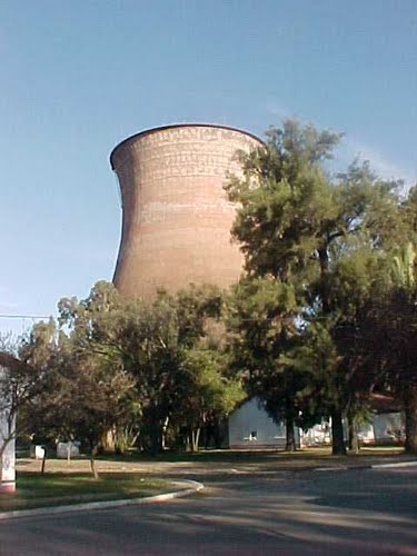 Palpalá, Jujuy, Argentina: Torre de enfriamiento del agua en complejo industrial siderúrgico