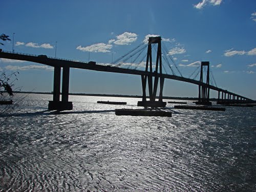 Puente \"General Manuel Belgrano\" sobre el \"Rio Paraná\" \"Corrientes\" \"Arg\" 