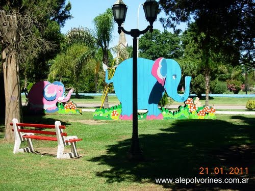 Colon - Plaza - Pibelandia ( www.alepolvorines.com.ar )