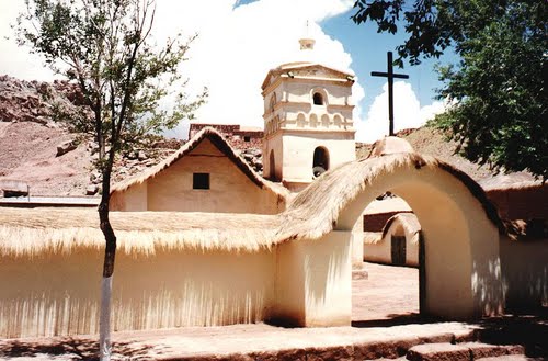 Susques - Iglesia - nobleza de materiales tradicionales en perfecto equilibrio y armonía
