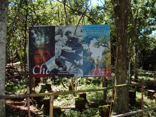 Aqui se ven los restos de la casa de los padres del Che.   Hier soll mal das  Haus vom Che Seine Eltern gestanden haben