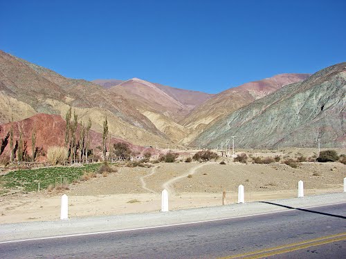 \"Multicolor paisaje\"  desde \"Ruta N.52\"  \"Cordillera de los Andes\"  \"Purmamarca\"  \"Jujuy\"   \"Arg\"