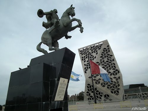 Monumento al Brigadier General Don  Juan Bautista Bustos  y Casa de Gobierno de la Provincia de Córdoba – Centro Cívico del Bicentenario – Córdoba Capital