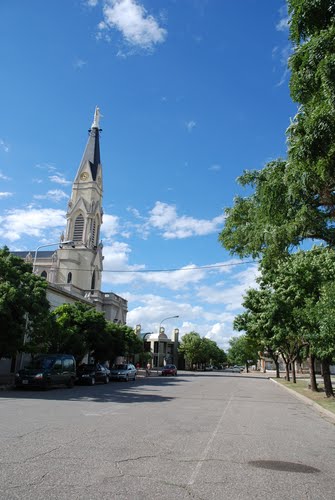 Iglesia católica frente a plaza de armas  CRB