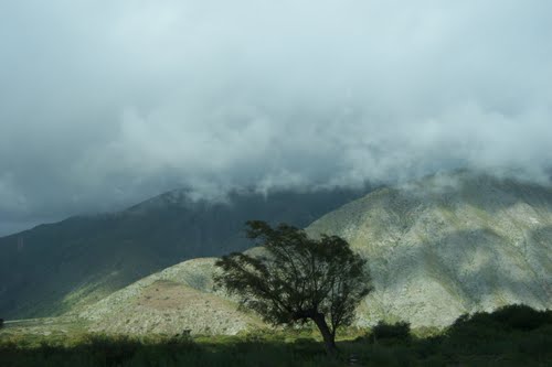 Cerros y Nubes