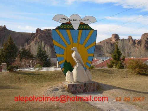 Piedra del Aguila ( www.alepolvorines.com.ar )