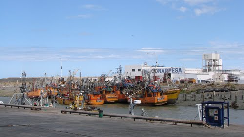 Flota pesquera Puerto Rawson y planta procesadora de pescado