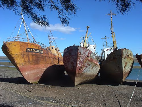 Barcos abandonados - San Antonio Oeste - Río Negro - ecm.