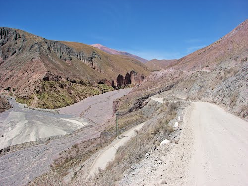 Panorama  de la \"Cordillera de los Andes\"  \"Rio Iruya\"  y del camino a \"IRUYA\" \"Salta\" \"Arg\"