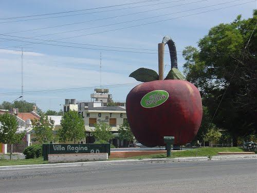 Villa Regina - Río Negro - Monumental escultura de una manzana - ecm