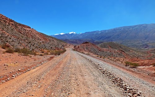 Panorama desde el camino entrando a \"La Poma\"  con vista del nevado \"San Miguel\"   \"Cordillera de los Andes\"   \"Salta\"   \"Arg\"